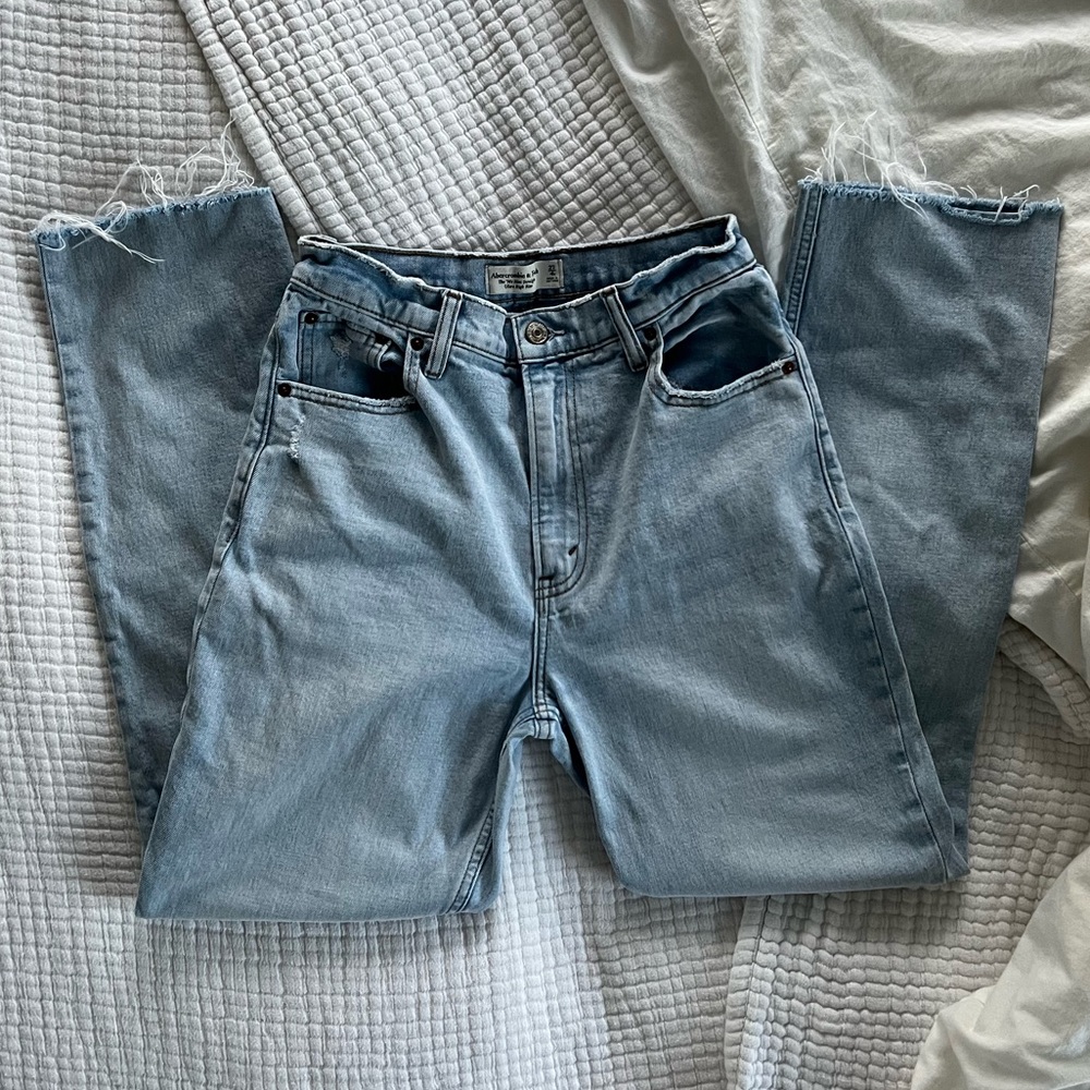 Abercrombie & Fitch 90s Slim Straight Ultra High Rise Jean (27/4R)